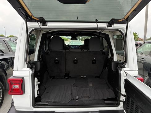 Used 2025 Jeep Wrangler Sahara image 30