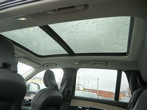 New 2025 Volvo XC90 B6 Core w/ Protection Package Premier image 21