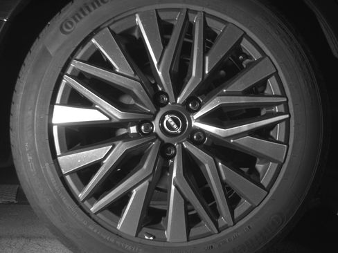 Used 2025 Nissan Altima 2.5 SV FWD image 15