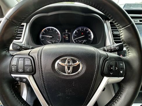 Used 2015 Toyota Highlander Limited image 19
