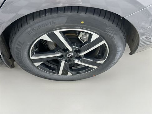 Used 2025 Nissan Sentra SV FWD image 11