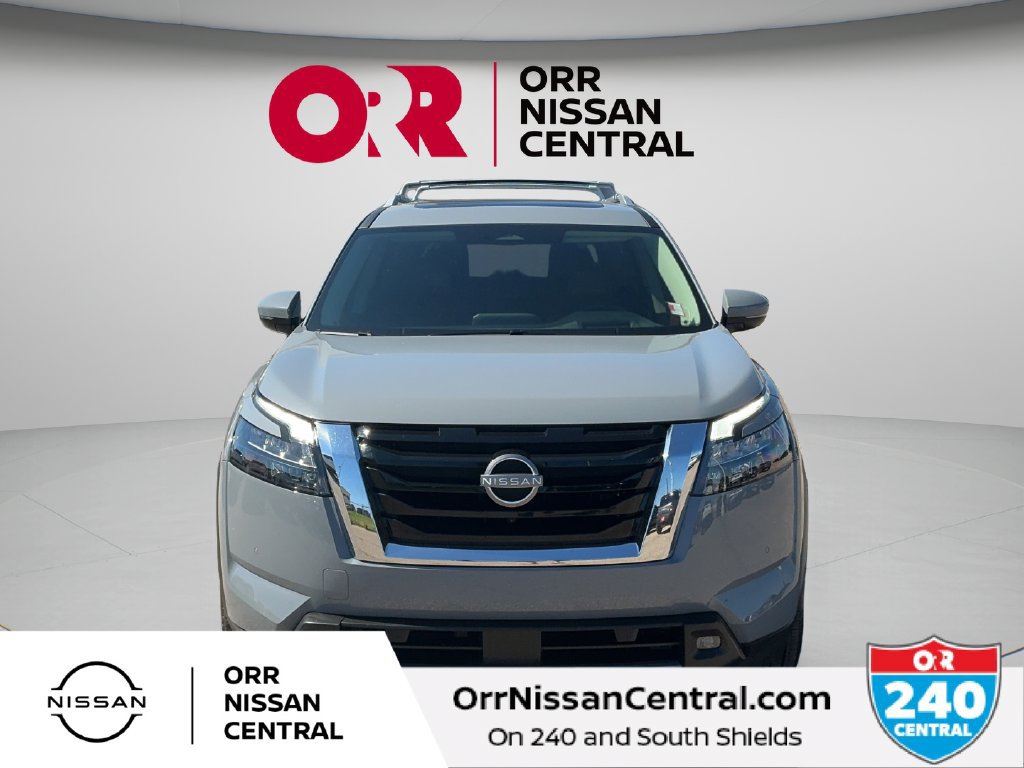 Used 2025 Nissan Pathfinder Platinum w/ Cargo Package FWD image 2