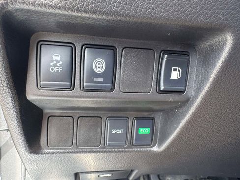 Used 2020 Nissan Rogue S FWD image 28