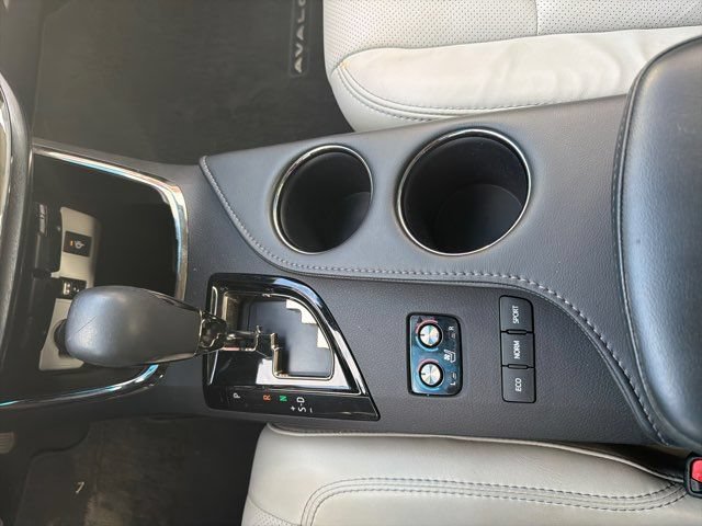 Used 2018 Toyota Avalon Limited FWD image 30