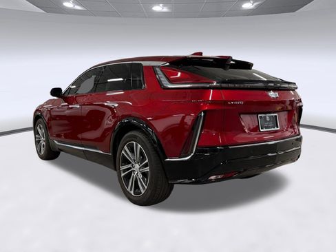 Used 2024 Cadillac Lyriq Luxury RWD image 3