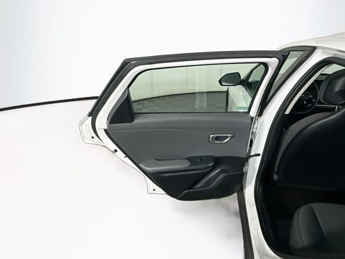 Used 2025 Kia K4 FWD image 25