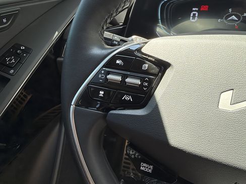 Used 2024 Kia Niro SX Touring FWD image 26