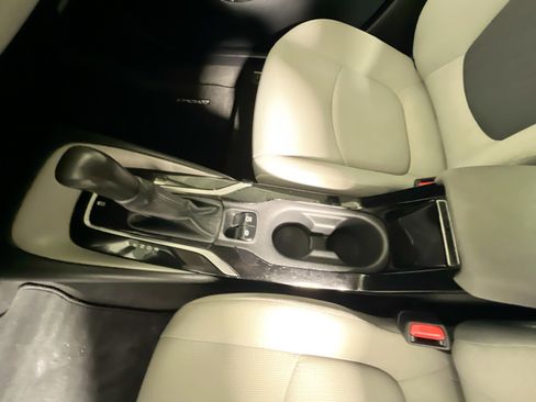 Used 2021 Toyota Corolla LE image 25