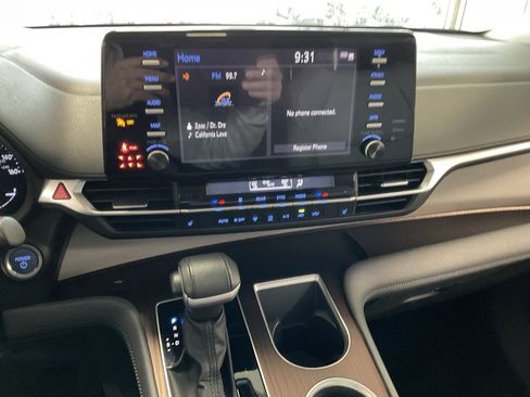 Used 2023 Toyota Sienna XLE image 16