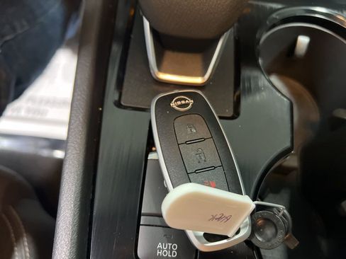 Used 2023 Nissan Rogue S image 32