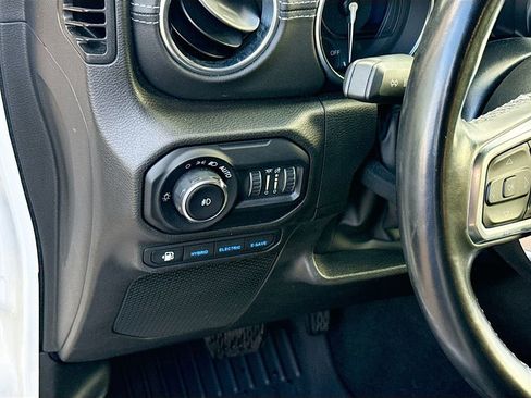 Used 2022 Jeep Wrangler Unlimited Sahara image 11