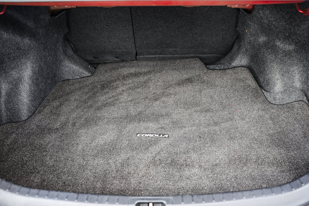 Used 2014 Toyota Corolla LE FWD image 25