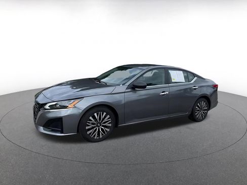 Used 2025 Nissan Altima 2.5 SV image 4