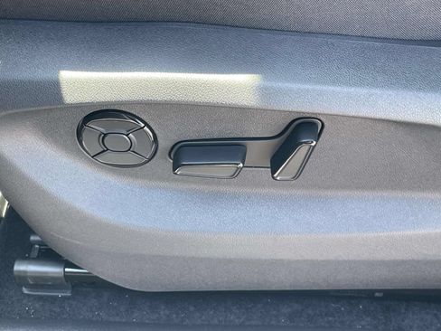 New 2026 Volkswagen Tiguan SE R-Line FWD image 17