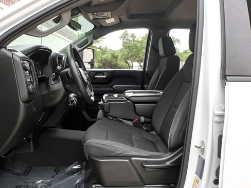Used 2021 Chevrolet Silverado 2500 Custom w/ Custom Value Package AWD/4WD image 3
