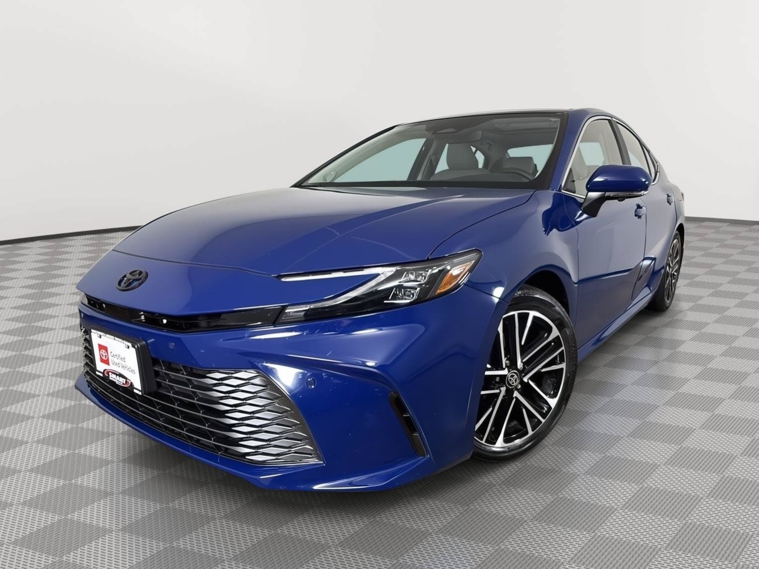 Used 2026 Toyota Camry XLE w/ Premium Plus Package FWD image 1