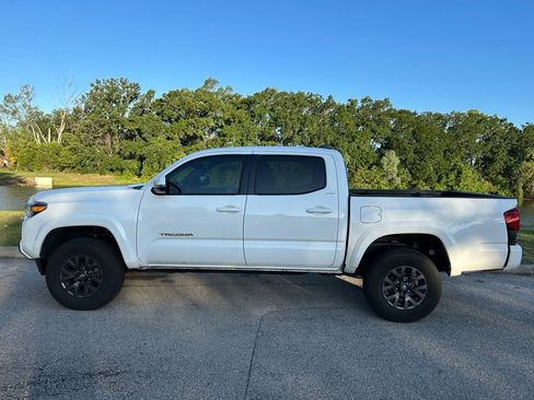 Used 2023 Toyota Tacoma SR5 w/ Technology Package RWD image 3