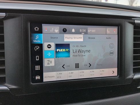 Used 2023 Chrysler Voyager LX FWD image 18