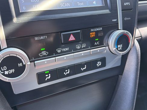 Used 2012 Toyota Camry SE FWD image 25