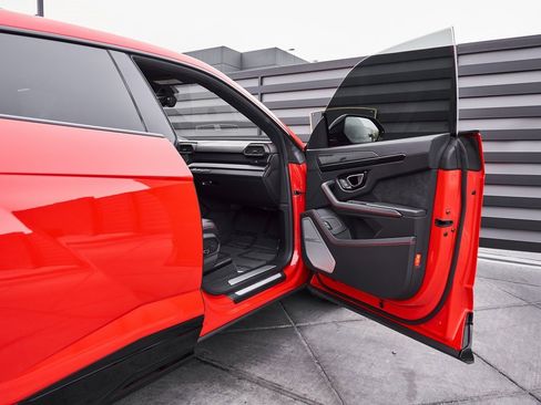 Used 2021 Lamborghini Urus image 24