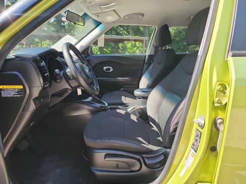Used 2017 Kia Soul FWD image 13