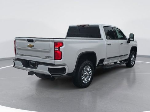Used 2024 Chevrolet Silverado 2500 High Country w/ High Country Premium Package image 3