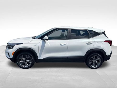 Used 2024 Kia Seltos LX AWD/4WD image 2