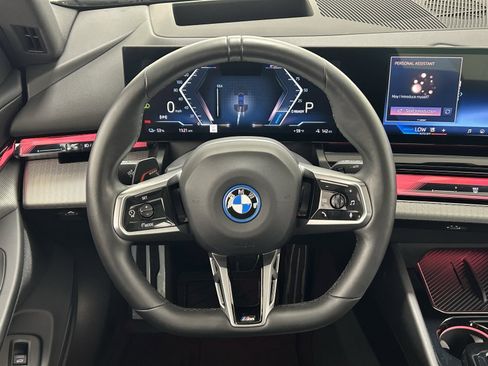 Used 2024 BMW i5 eDrive40i w/ M Sport Package image 12