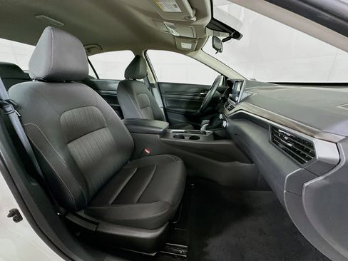 Used 2025 Nissan Altima 2.5 SV FWD image 29