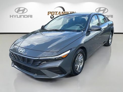 Certified 2026 Hyundai Elantra SE FWD image 1