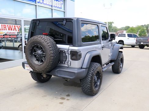 Used 2018 Jeep Wrangler Sport AWD/4WD image 3