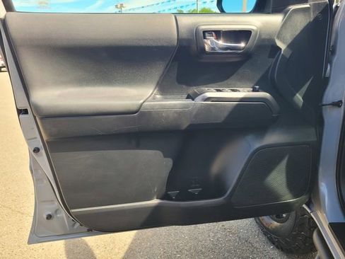 Used 2019 Toyota Tacoma TRD Off-Road w/ Technology Package image 16