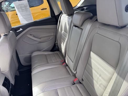 Used 2017 Ford Escape SE w/ SE Leather Comfort Package AWD/4WD image 5