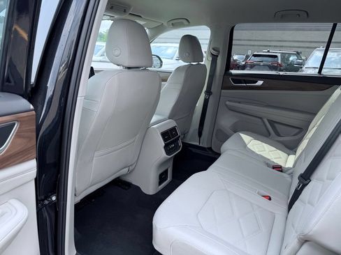 Used 2025 Volkswagen Atlas SE AWD/4WD image 20