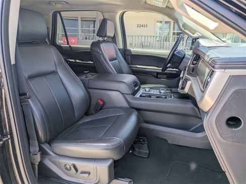 Used 2023 Ford Expedition XLT image 32