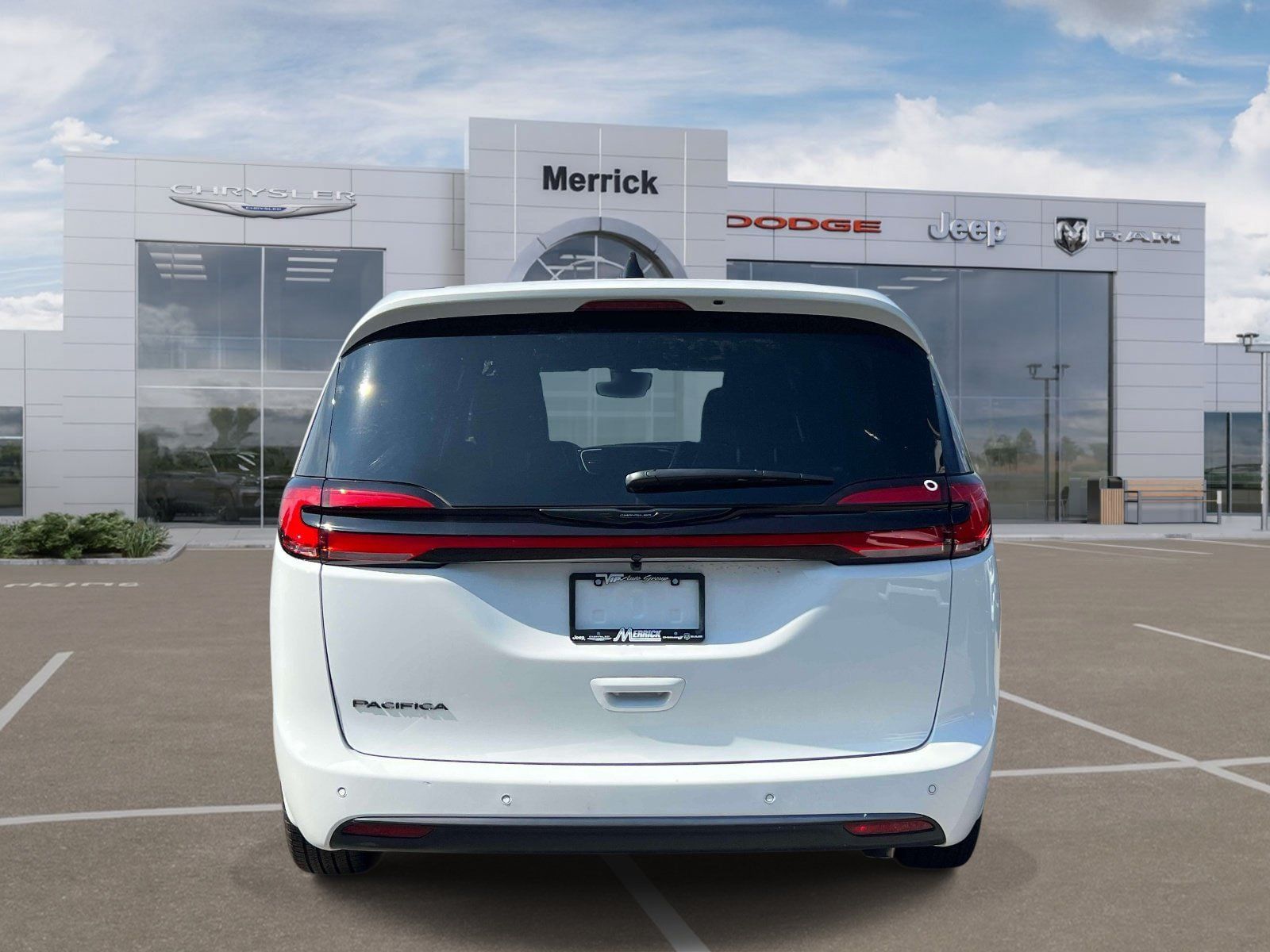 Used 2026 Chrysler Pacifica Select FWD image 7