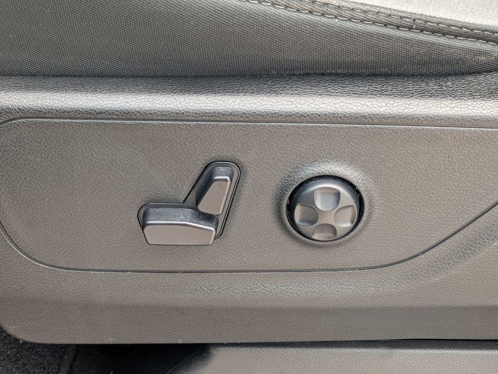 Used 2020 RAM 1500 Big Horn AWD/4WD image 18