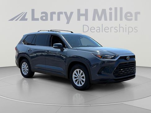 Used 2025 Toyota Grand Highlander AWD image 7