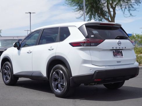 Certified 2026 Nissan Rogue SV FWD image 3