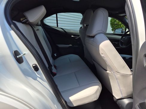 Used 2024 Lexus UX 250h AWD w/ Premium Package image 29