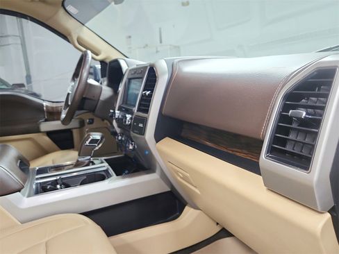 Used 2018 Ford F150 Lariat image 37