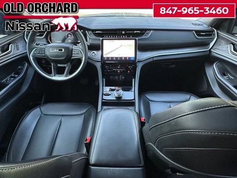 Used 2024 Jeep Grand Cherokee L Limited w/ Black Appearance Package AWD/4WD image 15