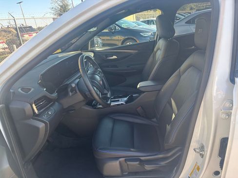 Used 2025 Buick Envista Sport Touring image 24