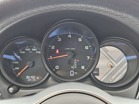 Certified 2021 Porsche Macan AWD/4WD image 16