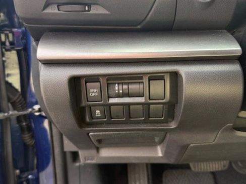 Used 2017 Subaru Impreza 2.0i Limited image 13