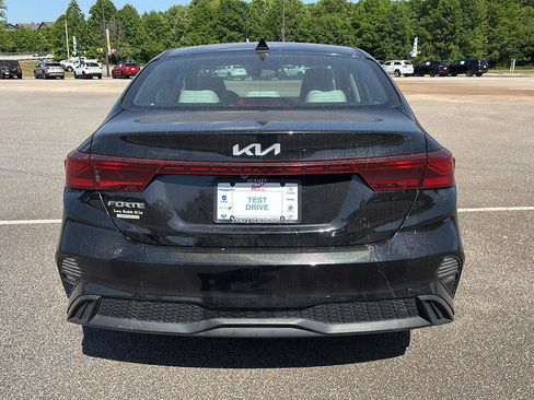 Used 2022 Kia Forte LXS w/ LXS Technology Package image 4