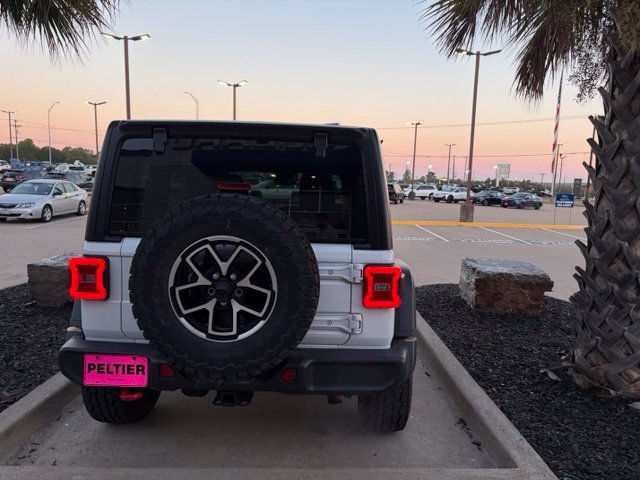 Used 2024 Jeep Wrangler Unlimited Rubicon AWD/4WD image 14