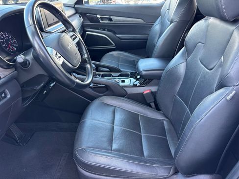 Used 2022 Kia Telluride EX w/ EX Premium Package FWD image 12