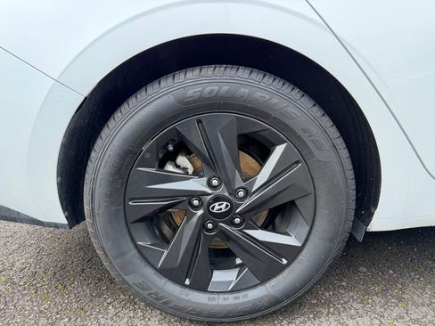 Used 2021 Hyundai Elantra SEL image 10