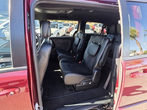 Used 2017 Dodge Grand Caravan SXT w/ Blacktop Package image 18
